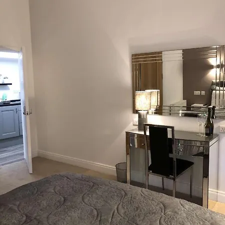 Atlantic Lodge, Main Street 5*