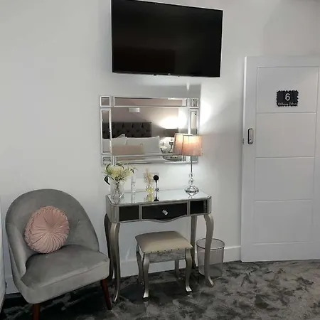 B&B Atlantic Lodge, Main Street 5*