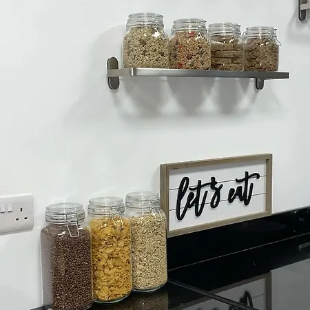 Atlantic Lodge, Main Street