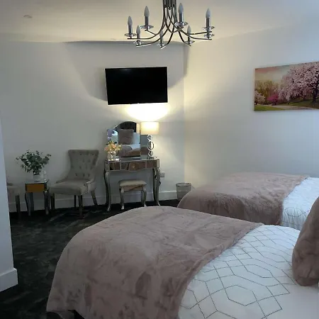 Atlantic Lodge, Main Street 5*