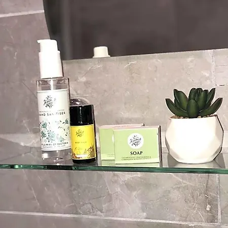 Atlantic Lodge, Main Street فندق مبيت وإفطار 5*