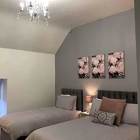 Atlantic Lodge, Main Street فندق مبيت وإفطار 5*