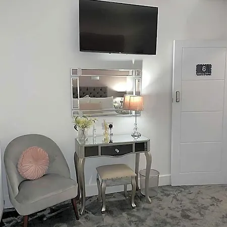 Atlantic Lodge, Main Street فندق مبيت وإفطار