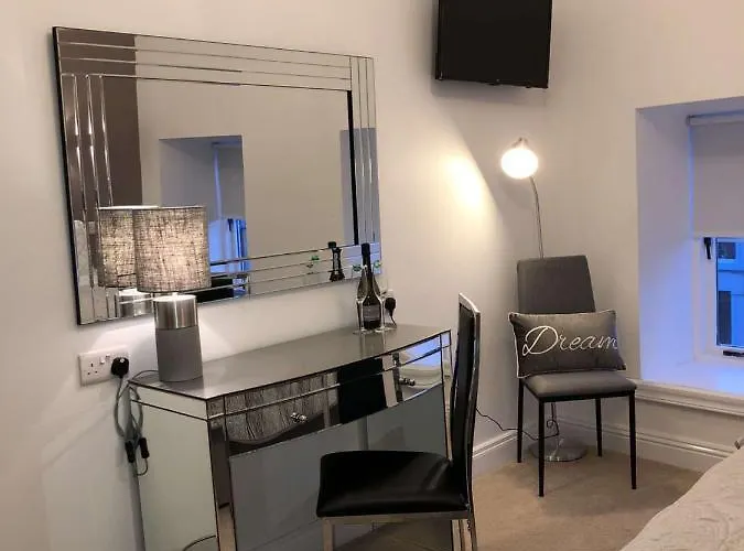 לינה וארוחת בוקר Atlantic Lodge, Main Street ארדארה