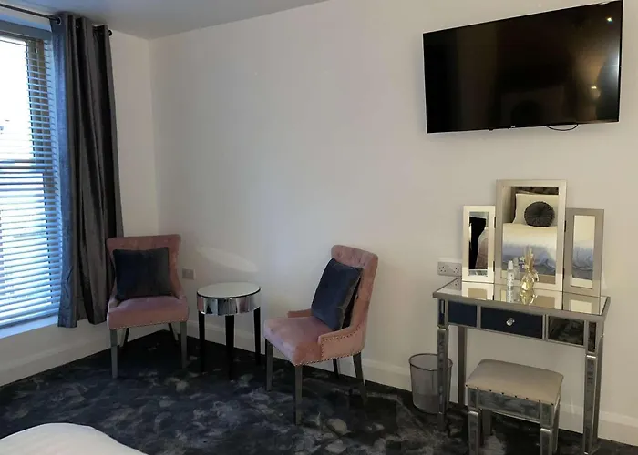 לינה וארוחת בוקר Atlantic Lodge, Main Street