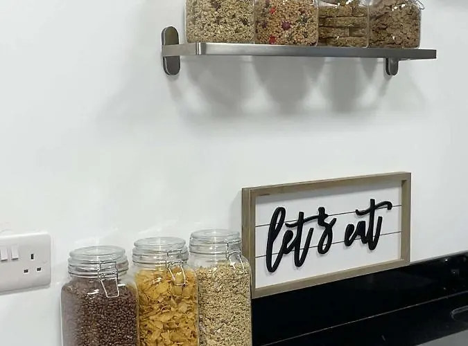 Atlantic Lodge, Main Street