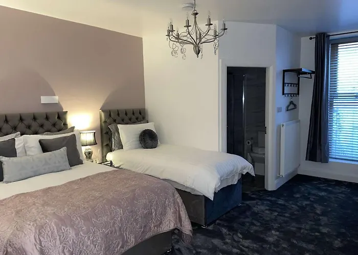 לינה וארוחת בוקר Atlantic Lodge, Main Street 5*