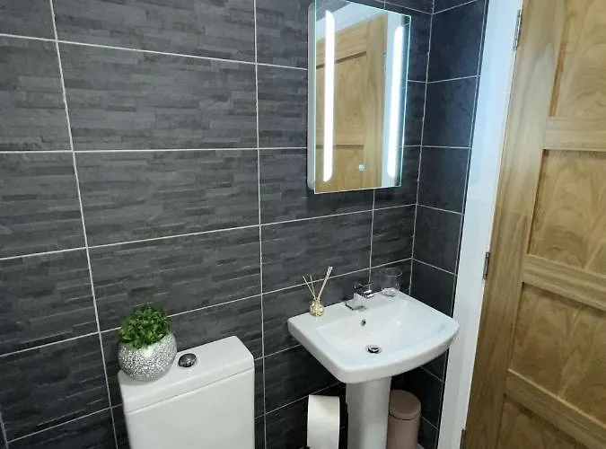 Atlantic Lodge, Main Street 5*