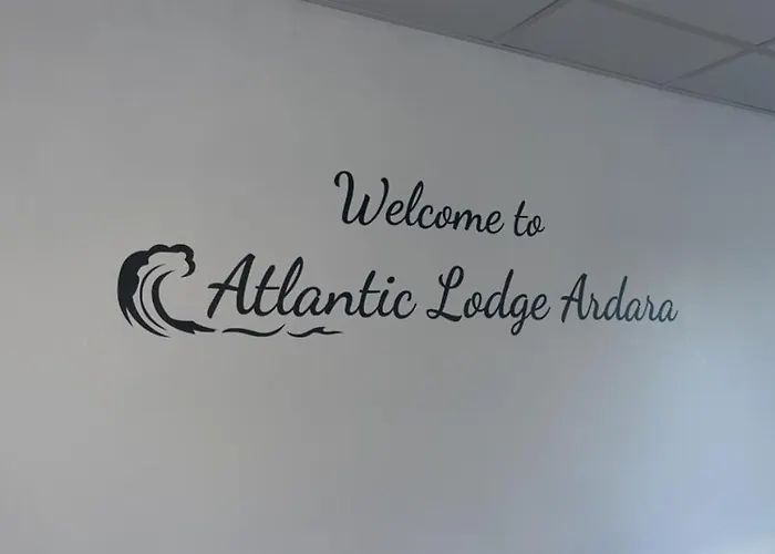 לינה וארוחת בוקר Atlantic Lodge, Main Street ארדארה