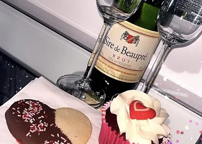 Atlantic Lodge, Main Street